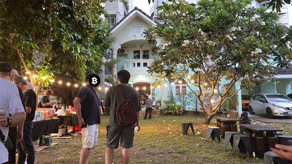 BOB Space Outdoors Lightning Market 1 bob-space-outdooors-lightning-market-2603